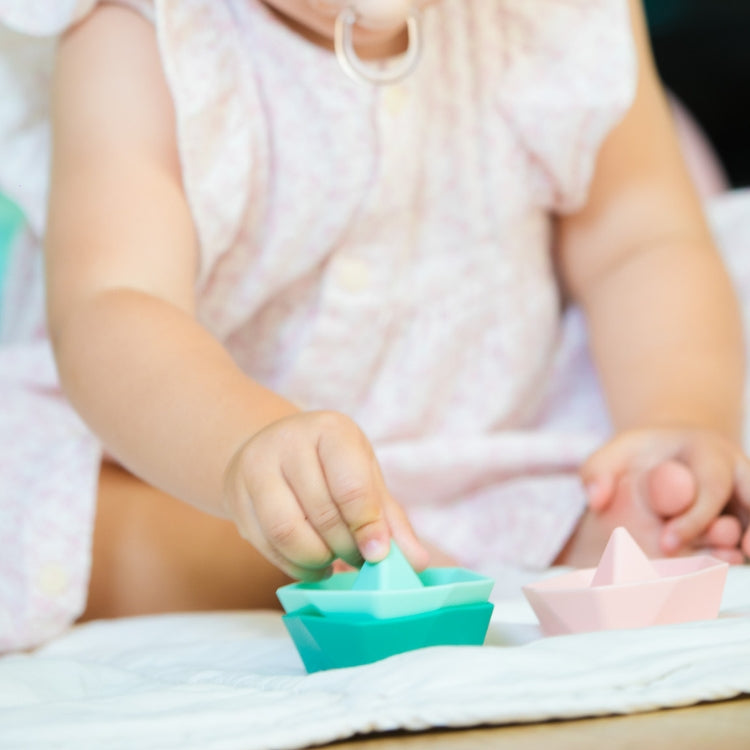 Jouets d'éveil : Bateaux empilables style Origami