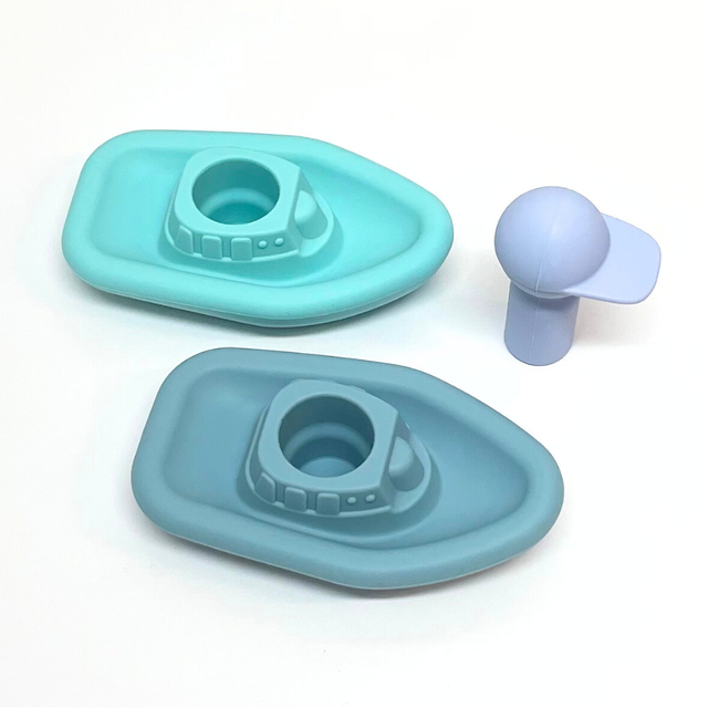 Jouet d'éveil pour le bain - Set de 2 bateaux et 1 capitaine