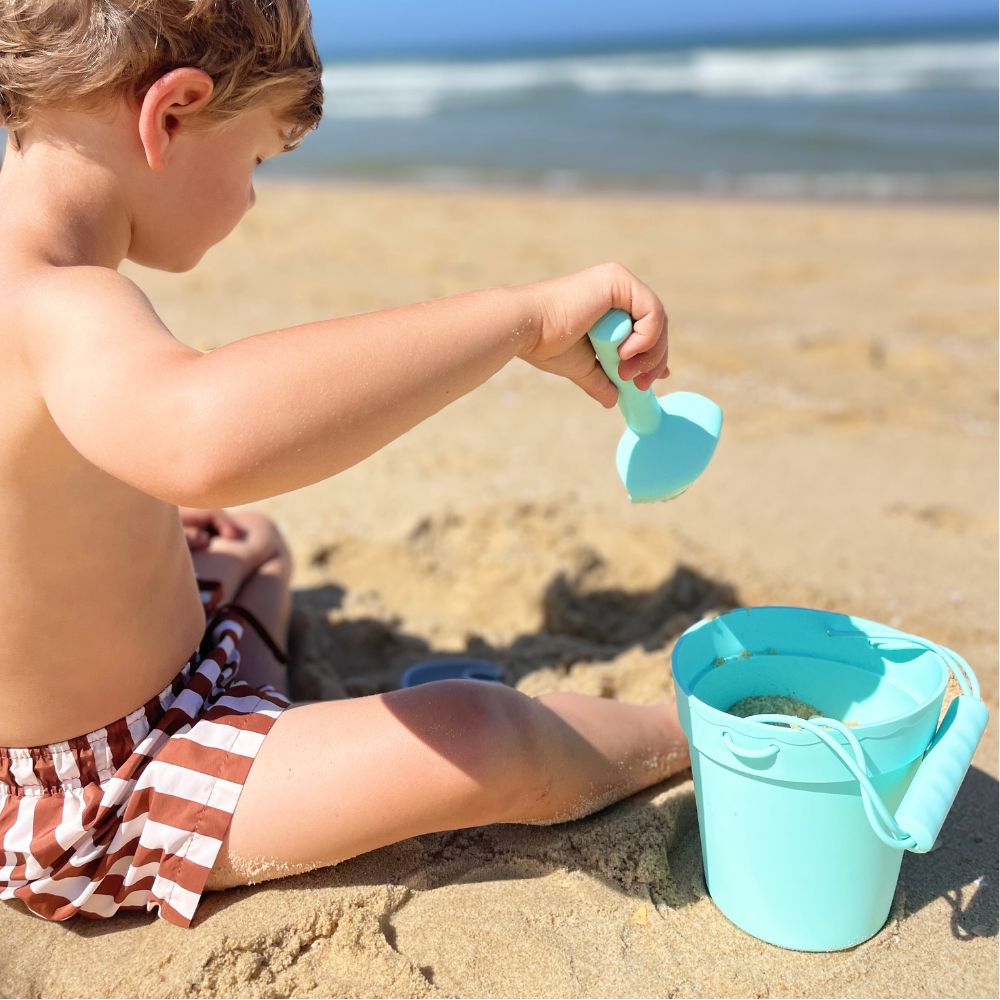 Jouets de plage en silicone (seau, pelle et 4 accessoires)