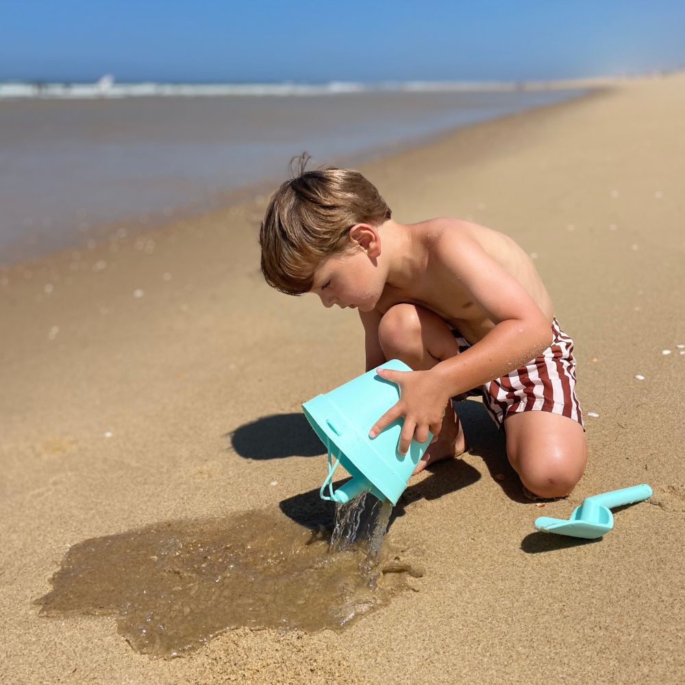 Jouets de plage en silicone (seau, pelle et 4 accessoires)